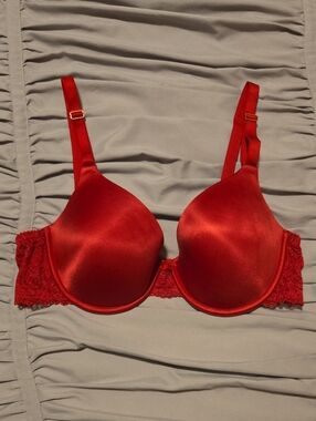 INC International Concepts Red Tshirt Bra with underwire and Lace Sides